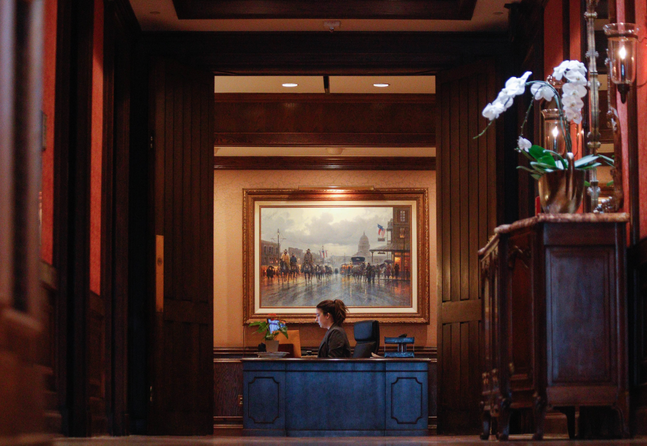 With White Tablecloths and a Storied History, Headliners Club Seeks to