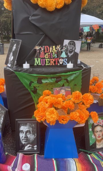 Day of the Dead altar with pictures of Selena Quintanilla, Gabriel García Márquez and Frida Kahlo in front of Gregory Gym at the University of Texas at Austin on Nov. 2, 2022. (Photo: Oihane Ochoa Navarro, Reporting Texas TV)