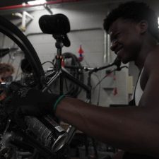 Samuel Olatunbosun works on a daily rental bike at the Orange Bike Project in Austin, Texas, on Oct. 2, 2023, (Mariela Villela/Reporting Texas TV)