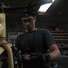 Rishi Thakkar works on a daily rental bike at the Orange Bike Project in Austin, Texas, on Oct. 2, 2023, (Mariela Villela/Reporting Texas TV)