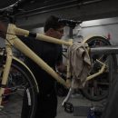 Rishi Thakkar works on a daily rental bike at the Orange Bike Project in Austin, Texas, on Oct. 2, 2023, (Mariela Villela/Reporting Texas TV)