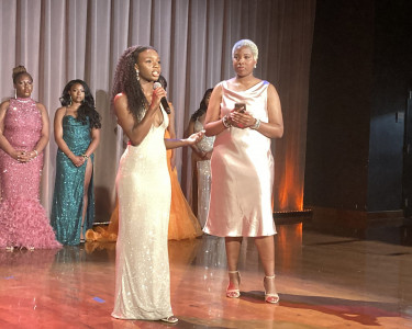 Wynter Winston speaks to the crowd about the changes she would make as Miss Black UT. (Mahlah Freeman/Reporting Texas TV)
